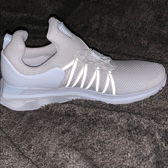 nike shox gravity all white